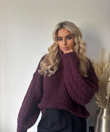Burgundy cable-sleeve turtleneck